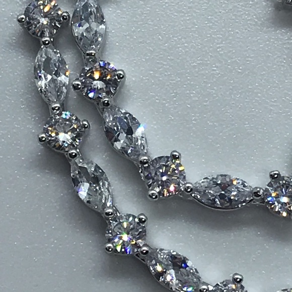 BRILLIANT Pear Drop earrings -silver - Picture 5 of 9